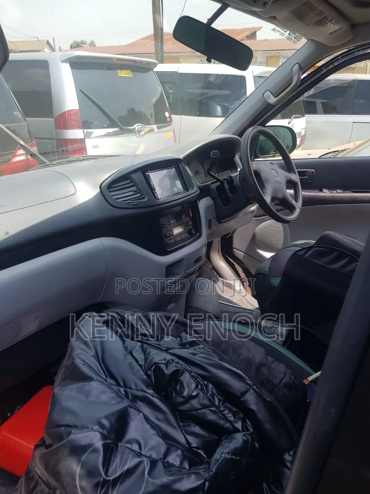 Toyota HiAce 2004 Black