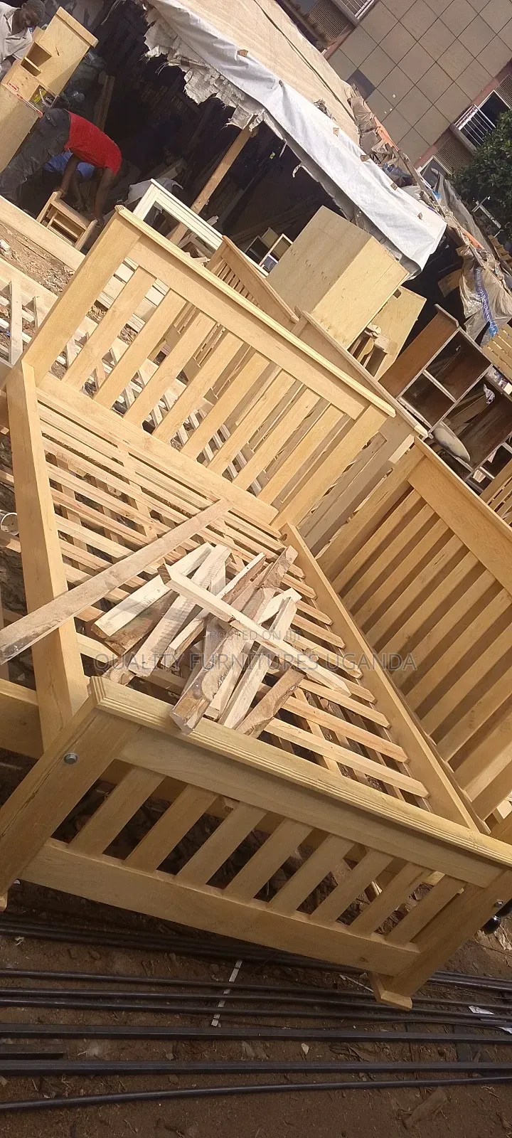 Varnished Wooden 4*6 Bed