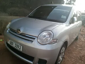 Toyota Sienta 2009 Silver