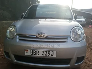 Toyota Sienta 2009 Silver