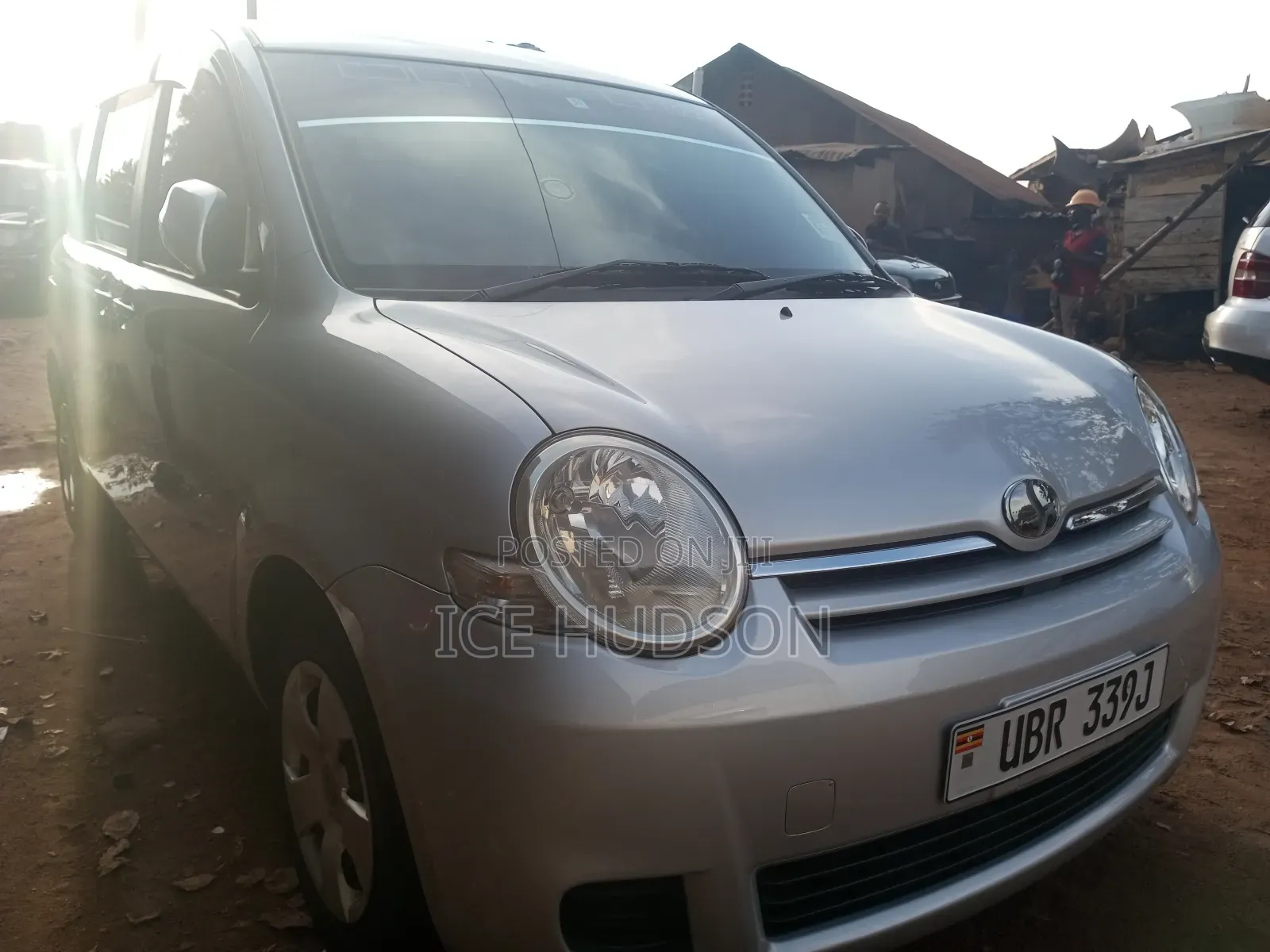 Toyota Sienta 2009 Silver