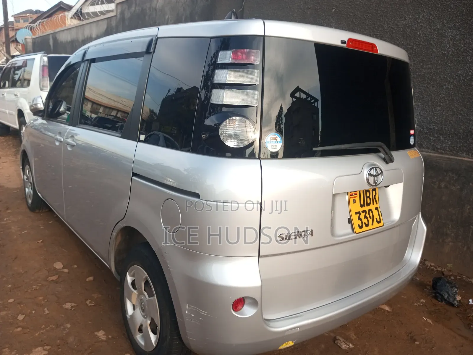 Toyota Sienta 2009 Silver