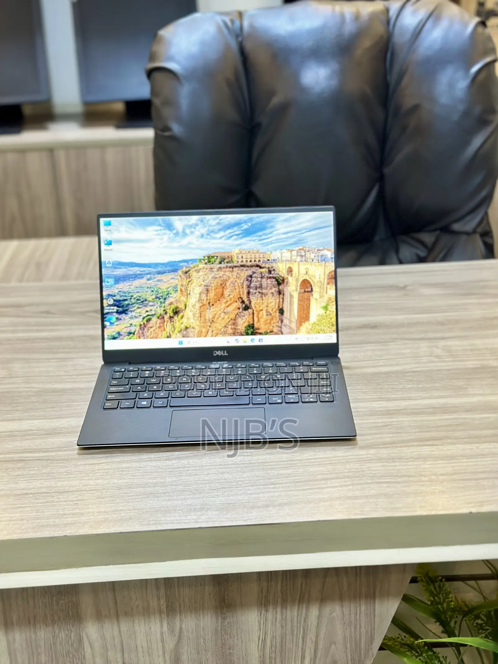 New Laptop Dell XPS 13 7390 16GB Intel Core I5 SSD 512GB