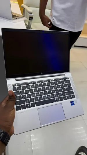 New Laptop HP EliteBook 830 G8 16GB Intel Core i7 SSD 512GB