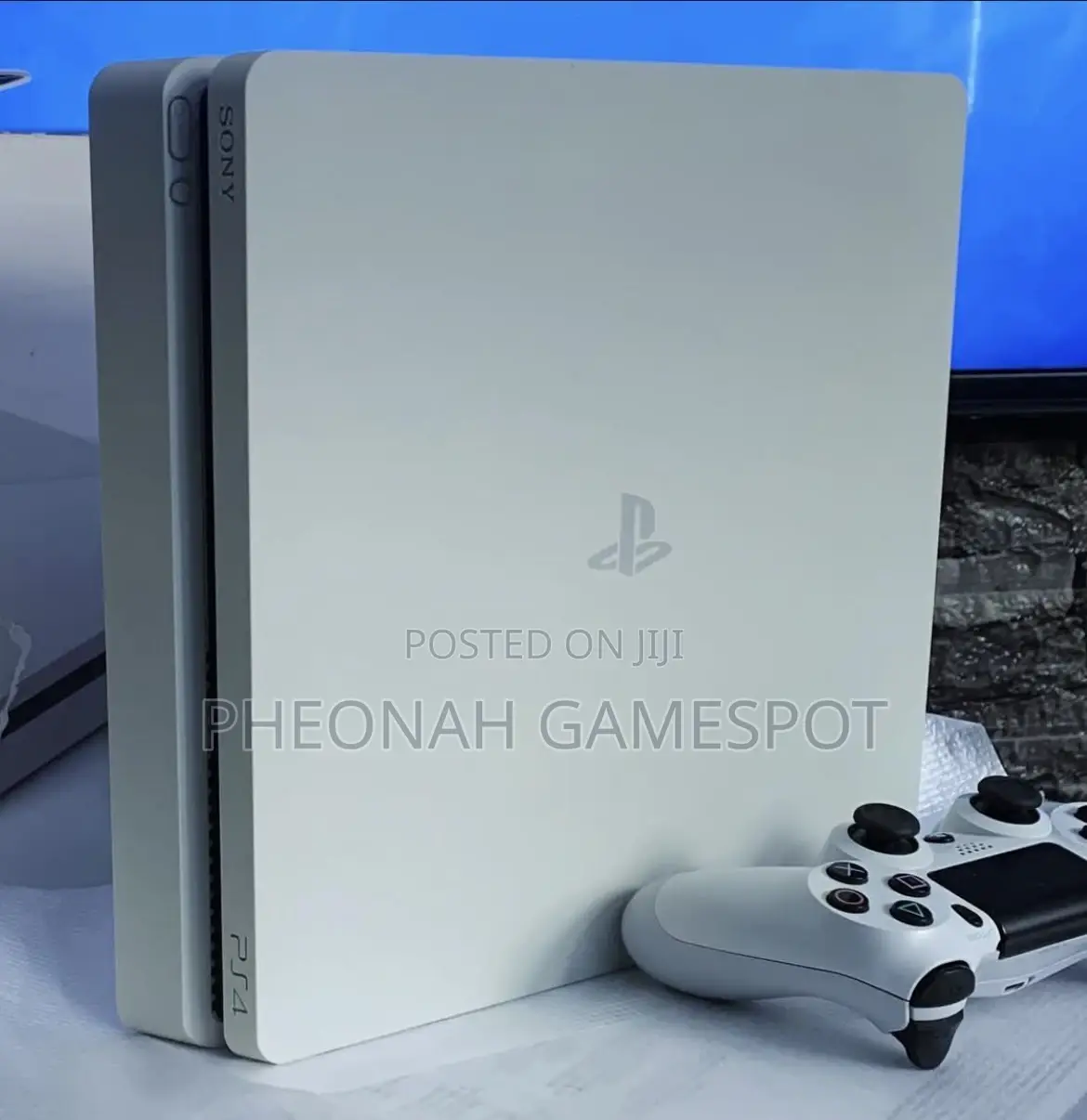 Ps4 Setup, Two Controllers, 19 Games Installed, Crisp Rapid Play.