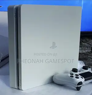 Ps4 Setup, Two Controllers, 19 Games Installed, Crisp Rapid Play.