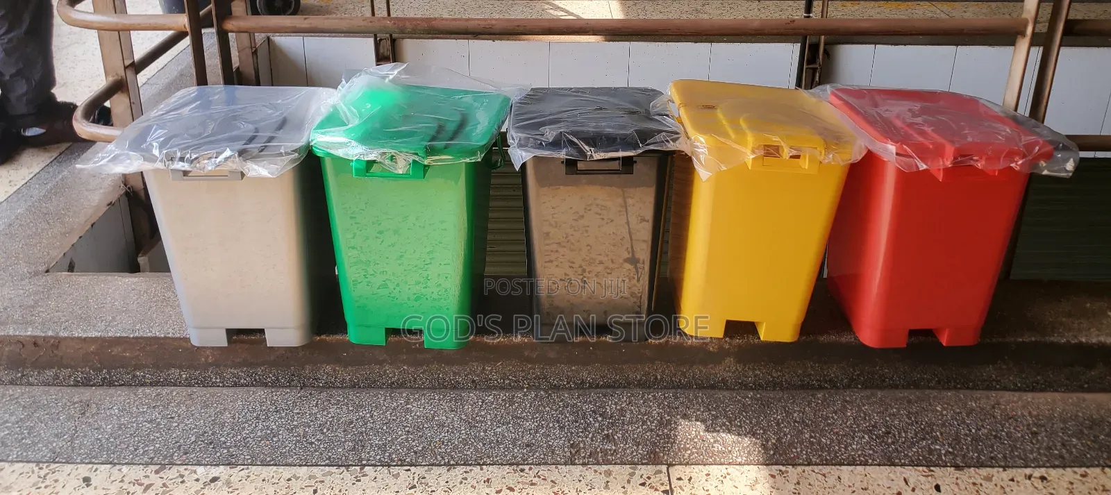 Hdpe 20litres Plastic Dust Bins Step On