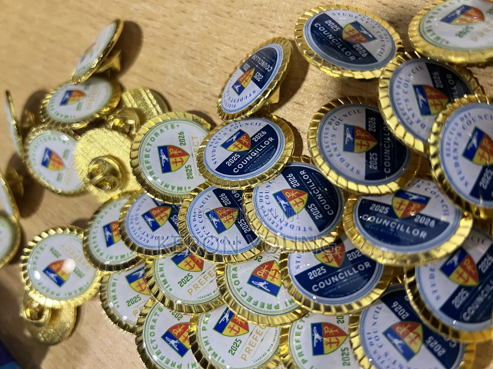 Lapel Pins/Key Rings/Plaques/Certificates