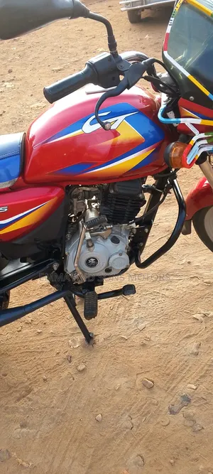 Bajaj Boxer 125 2023 Red
