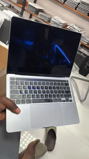 Laptop Apple MacBook Pro 2020 16GB Intel Core i5 SSD 256GB