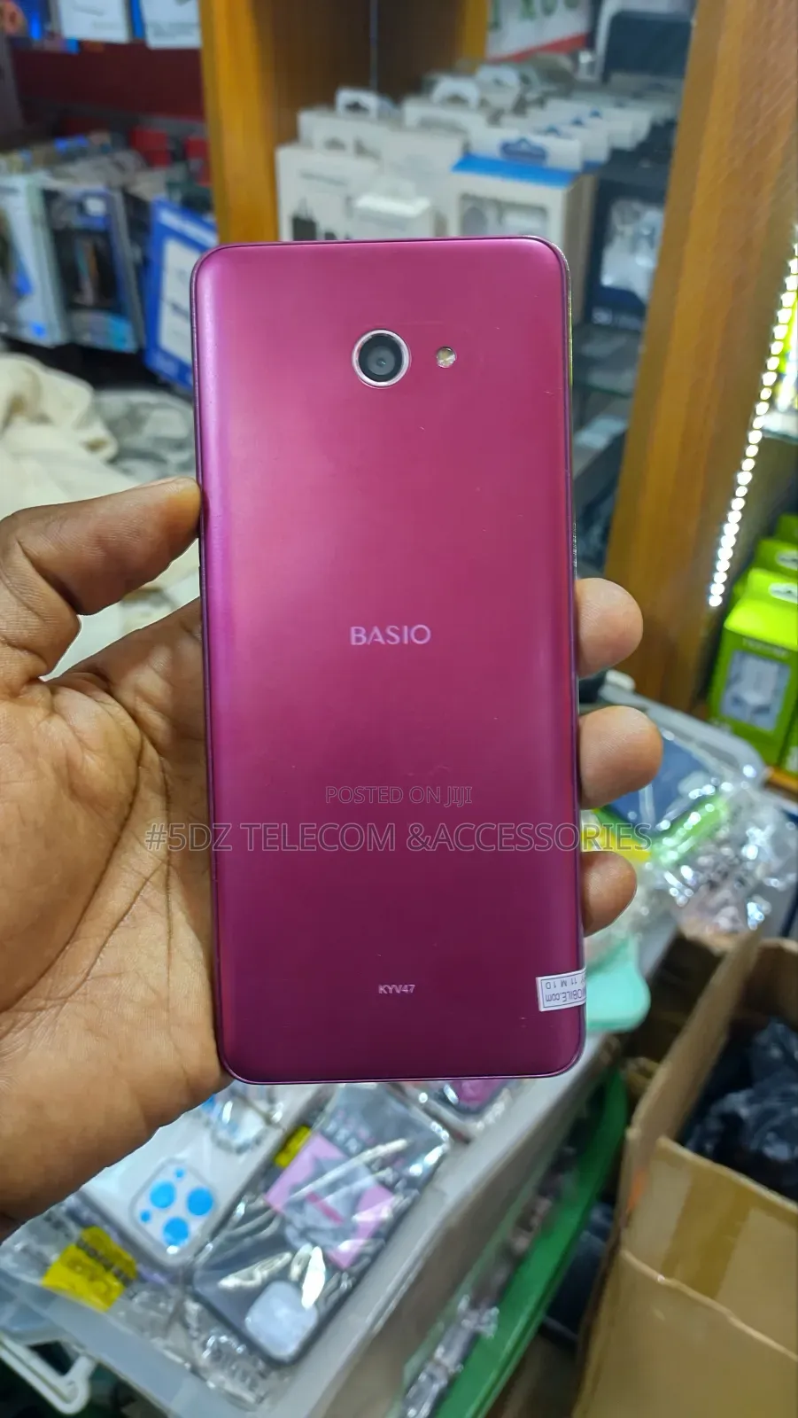 Kyocera Basio 3 KYV43 32 GB Red