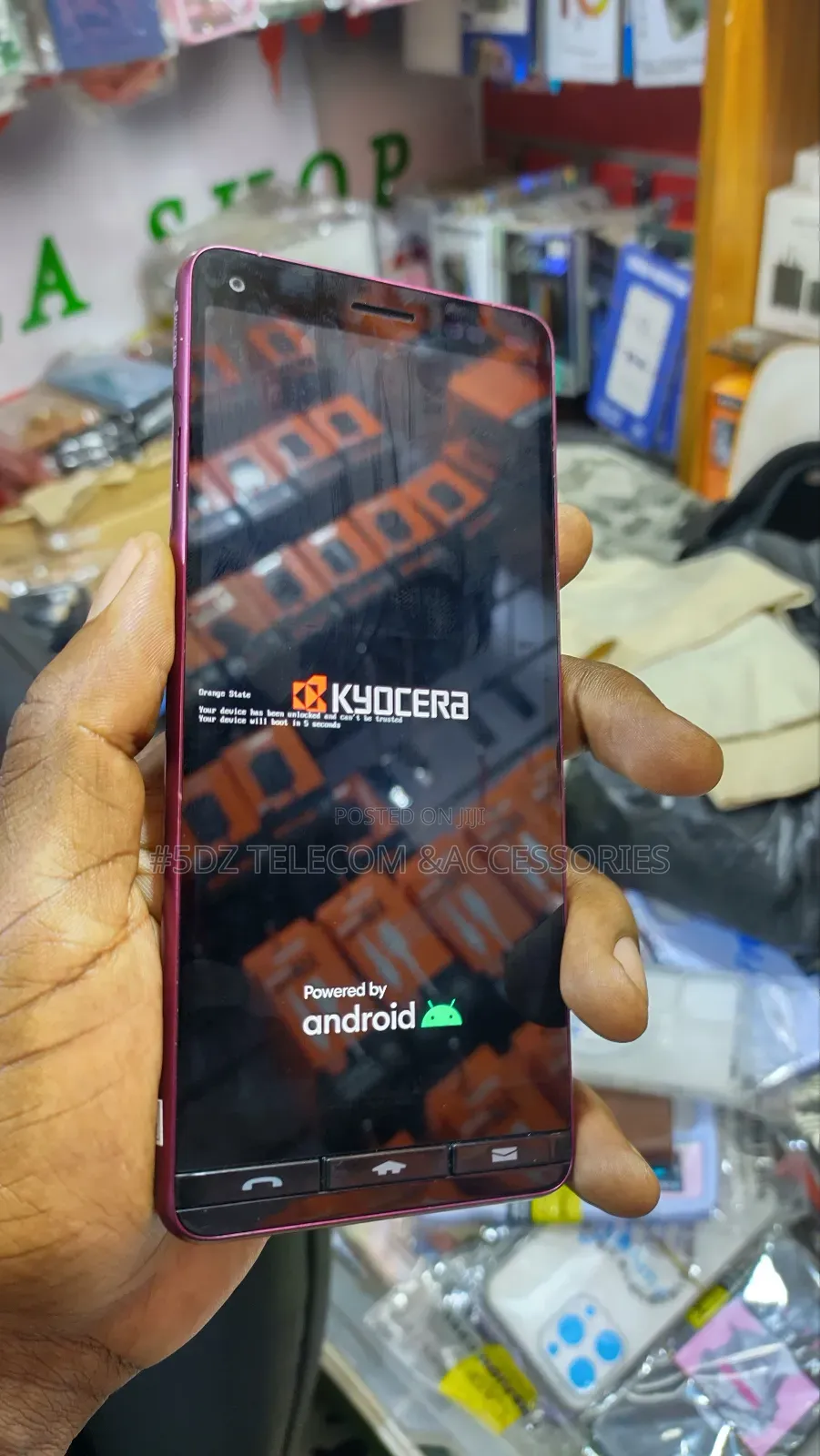 Kyocera Basio 3 KYV43 32 GB Red