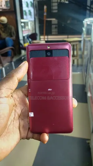 Kyocera Basio 4 32 GB Red