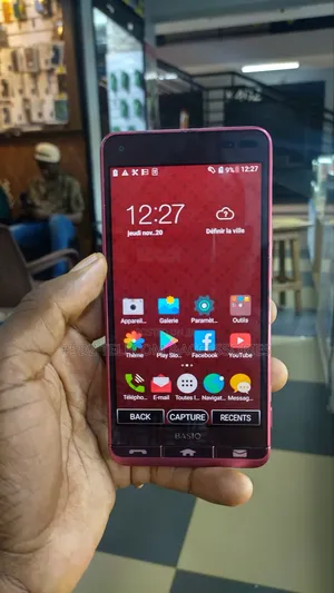 Kyocera Basio 4 32 GB Red