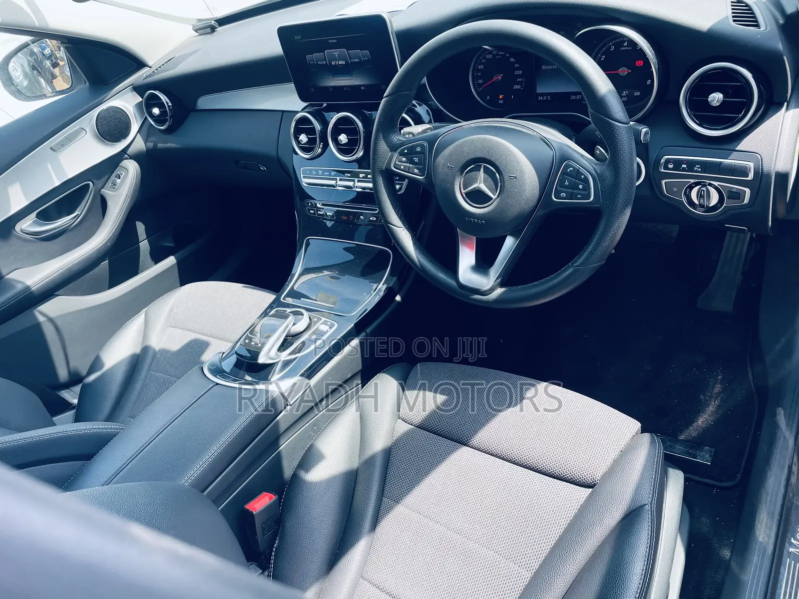 Mercedes-Benz C180 2016 Silver