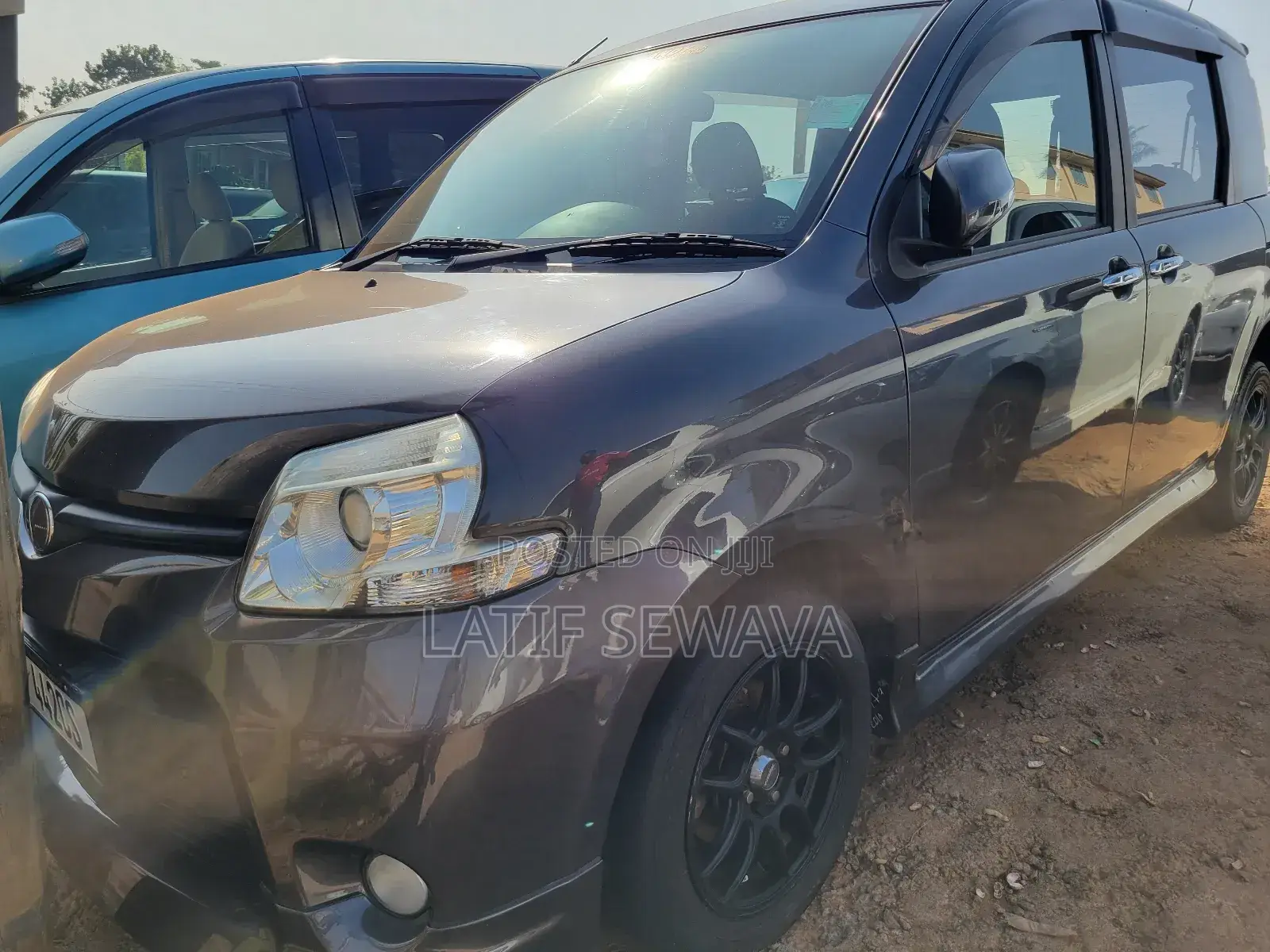 Toyota Sienta 1.5 AWD 2011 Gray