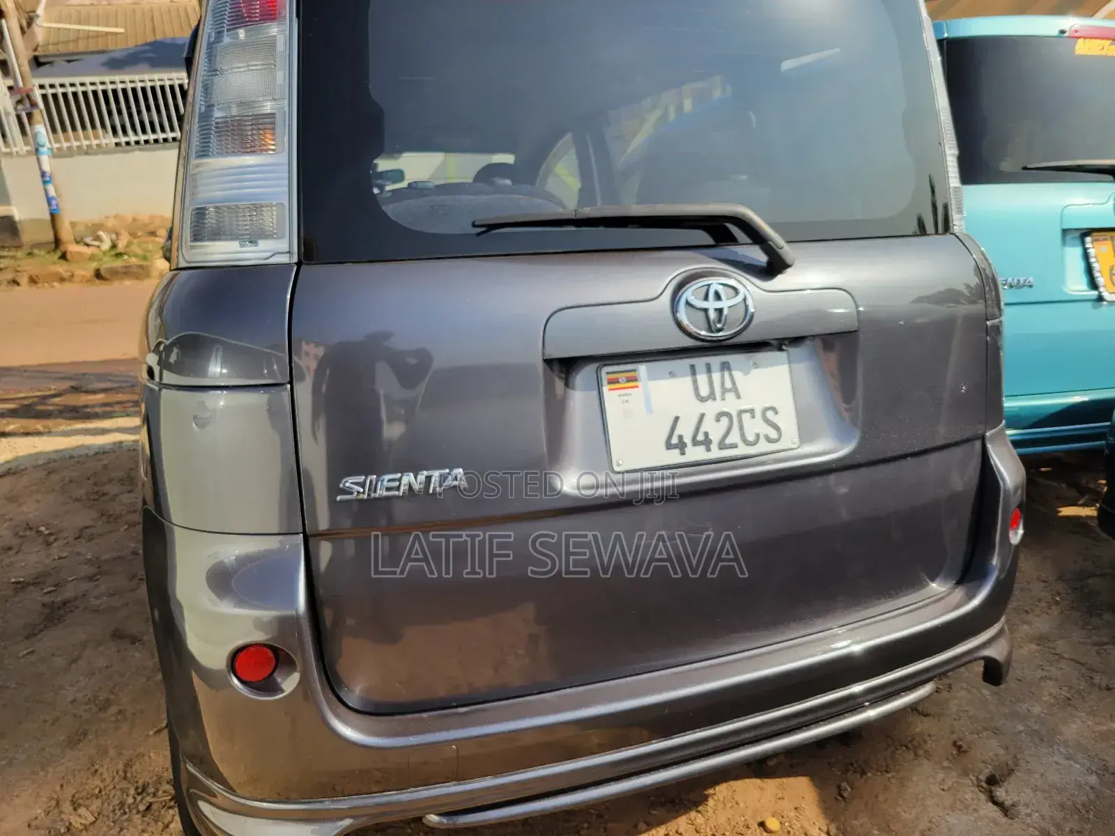 Toyota Sienta 1.5 AWD 2011 Gray