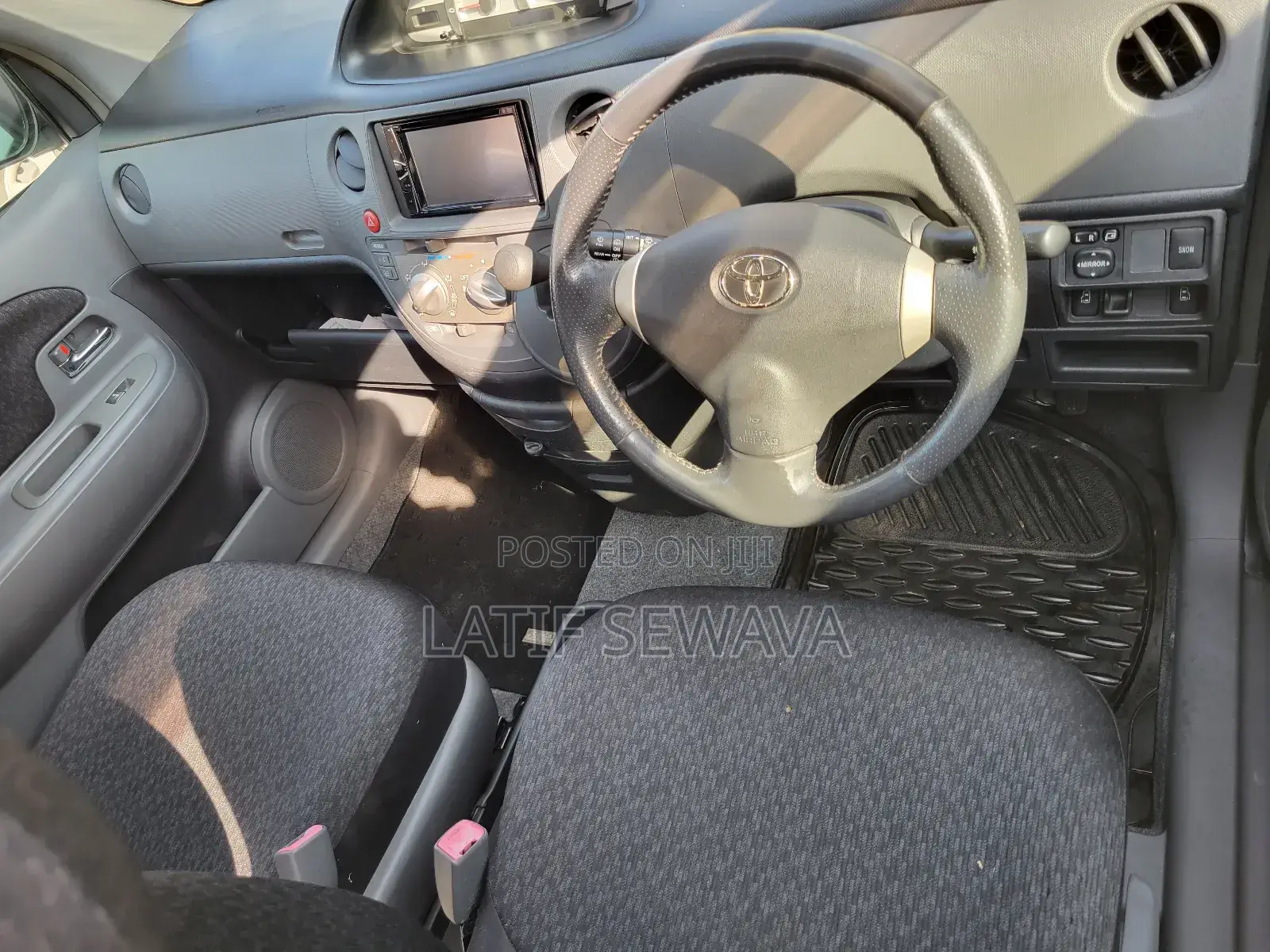 Toyota Sienta 1.5 AWD 2011 Gray