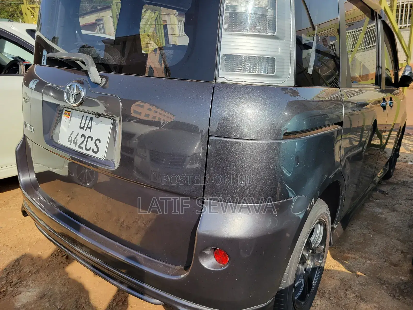 Toyota Sienta 1.5 AWD 2011 Gray