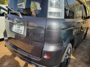 Toyota Sienta 1.5 AWD 2011 Gray
