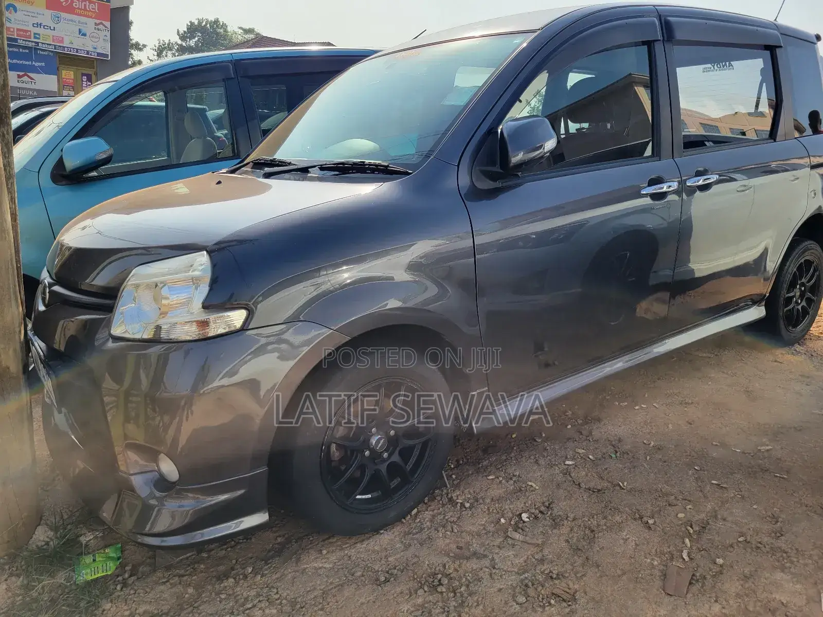 Toyota Sienta 1.5 AWD 2011 Gray