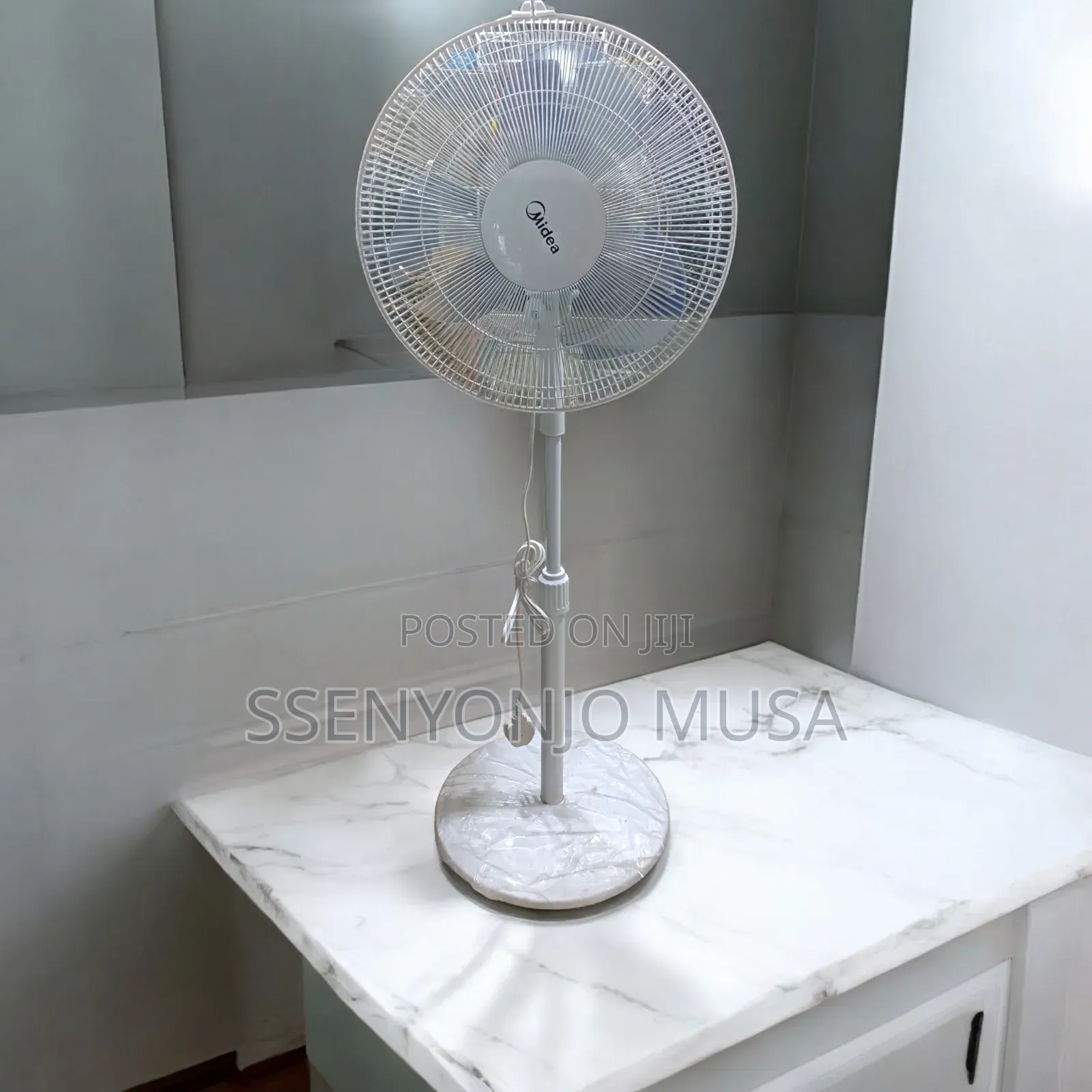 Midea 16-inch Pedestal Stand Fan, 3 Speeds, Adjustable Height, 40w