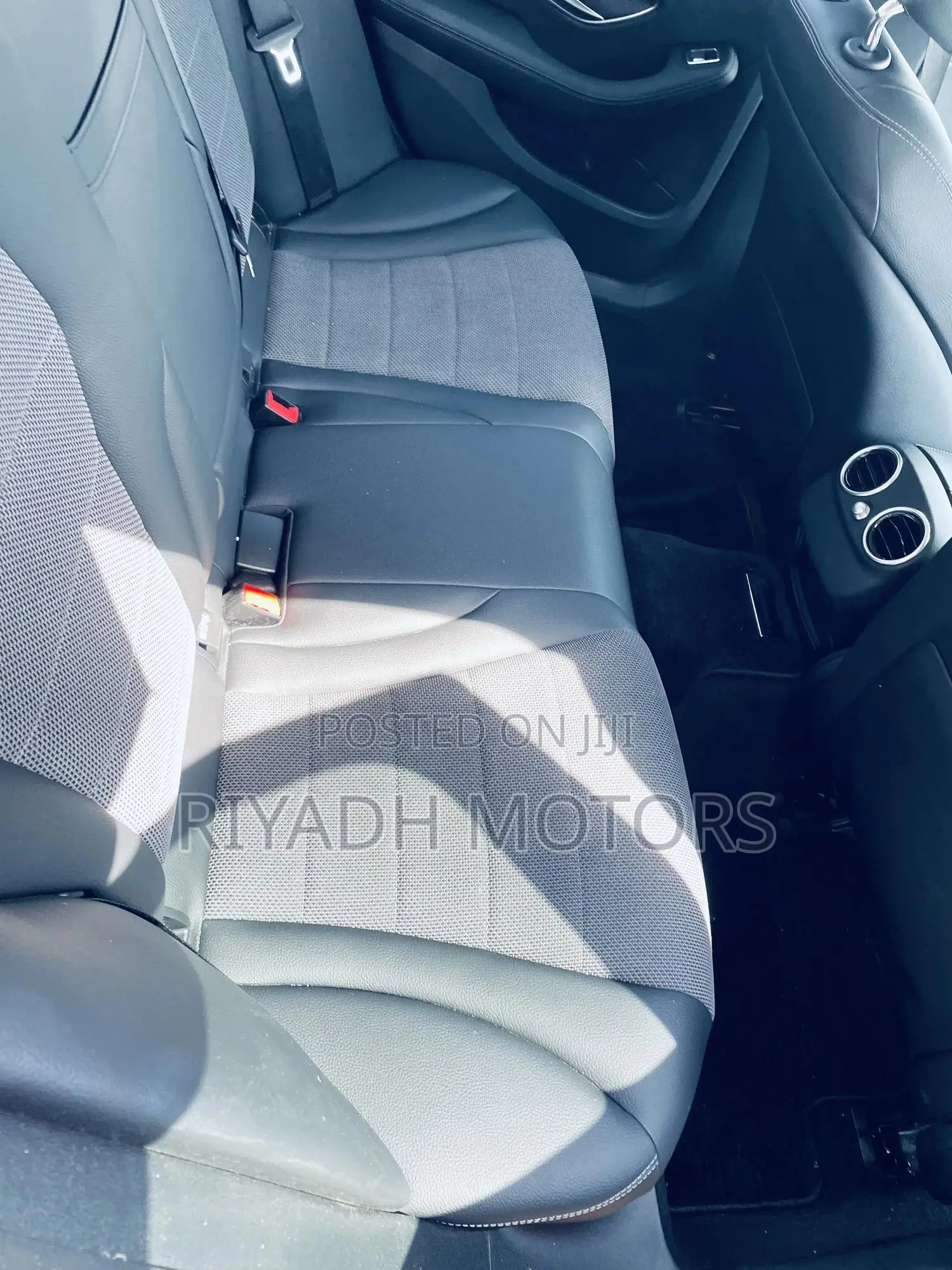 Mercedes-Benz C180 2016 Silver