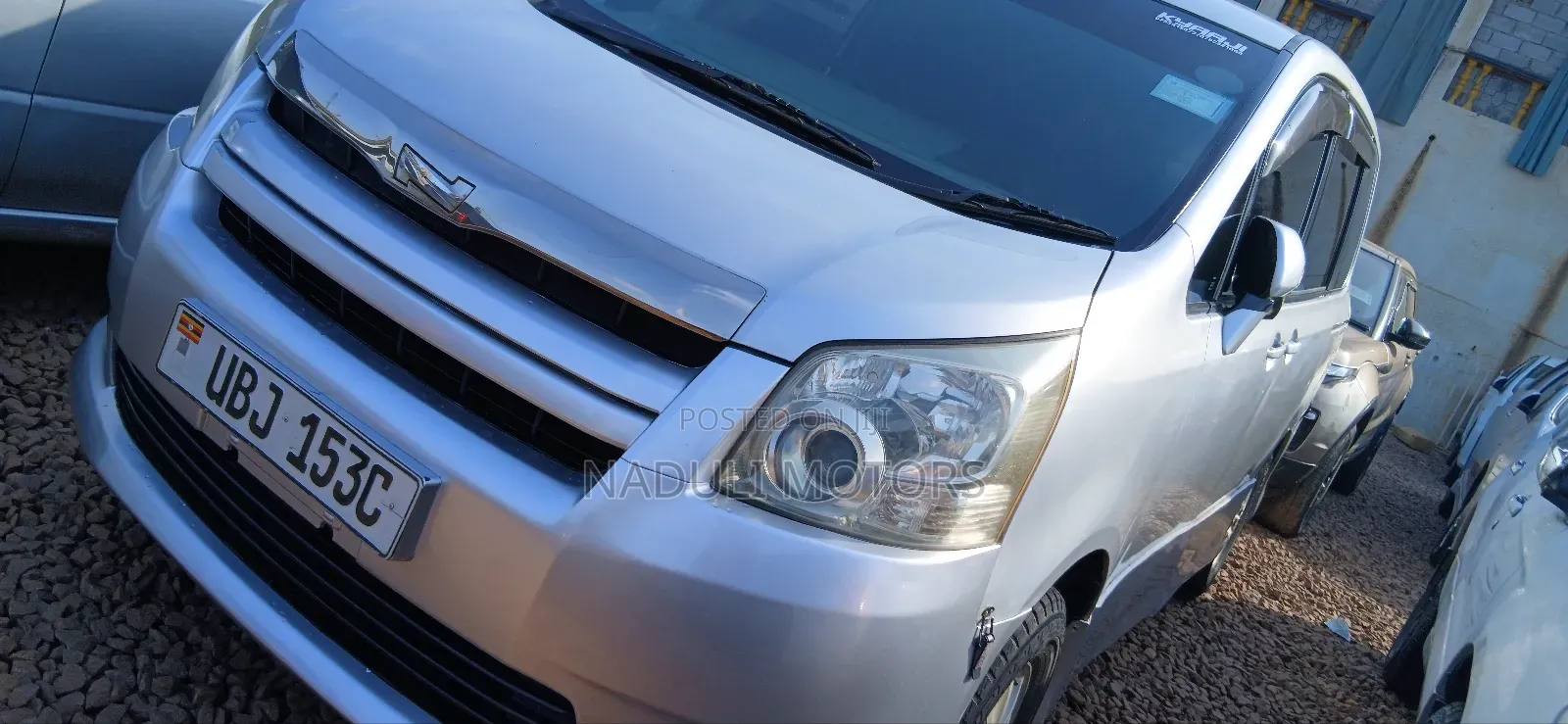 Toyota Noah 2010 Silver