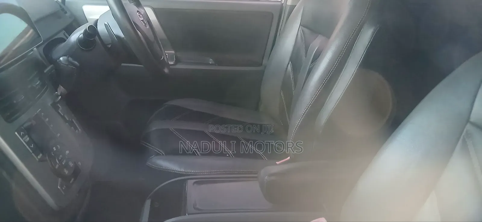 Toyota Noah 2010 Silver