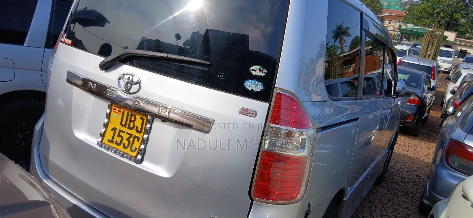 Toyota Noah 2010 Silver