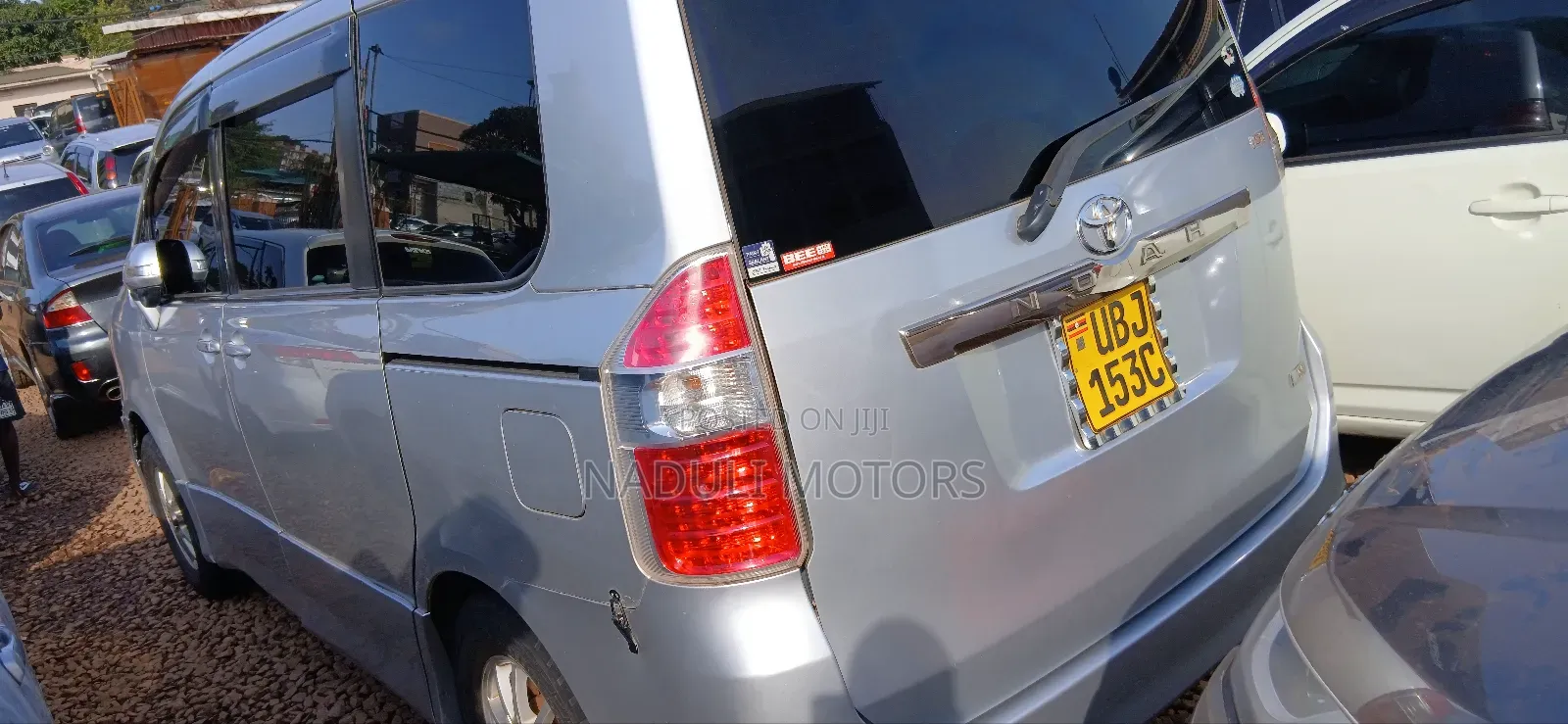 Toyota Noah 2010 Silver