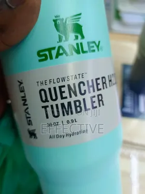 30oz/900ml Stanley Quencher H2.0 Flowstate Tumbler.