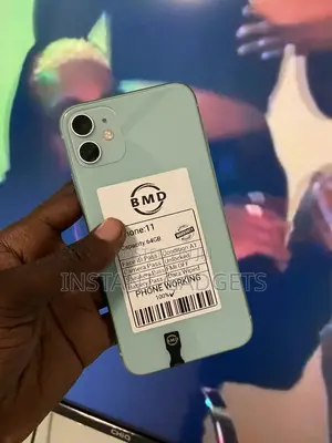 New Apple iPhone 11 64 GB Purple