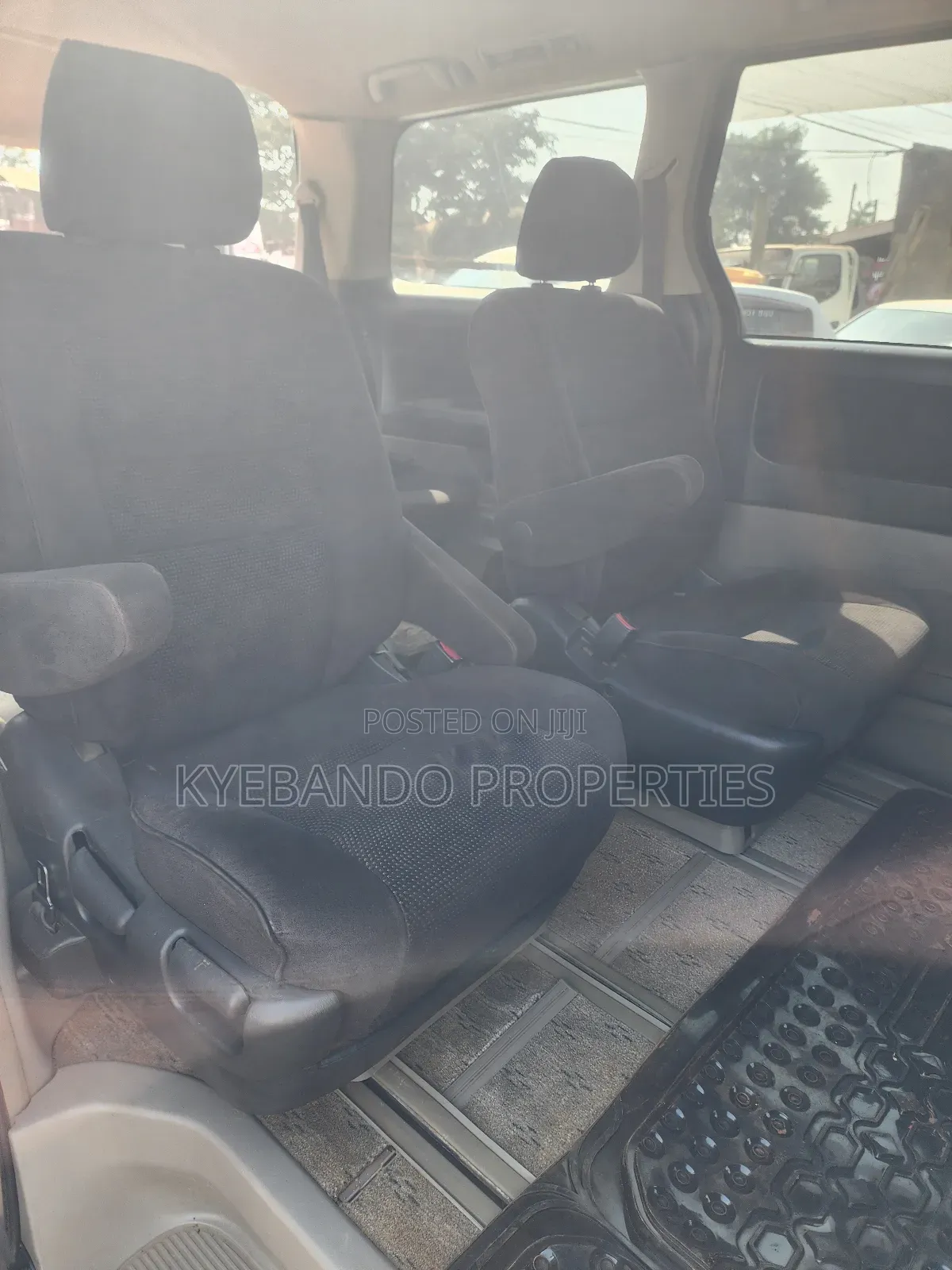 Toyota Alphard 2.4 Petrol AWD 2003 Silver