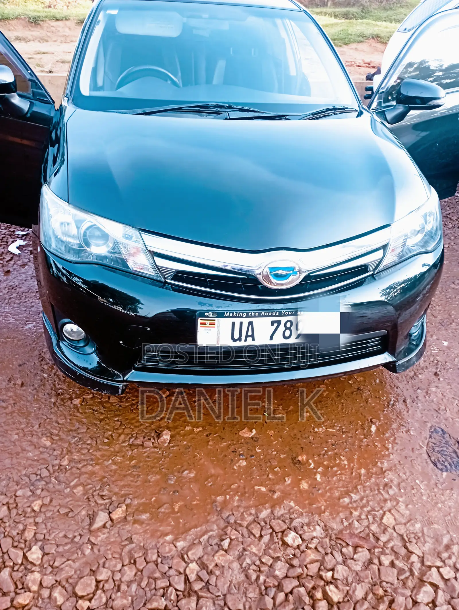 Toyota Corolla Fielder 1.5 Hybrid FWD 2013 Black
