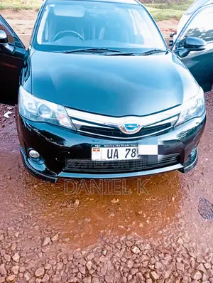 Toyota Corolla Fielder 1.5 Hybrid FWD 2013 Black