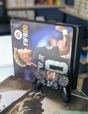 Ps4 Energy Kit, Two Controllers, 18 Games Installed, Fluid Movement.