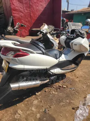 Yamaha Majesty 2021 White