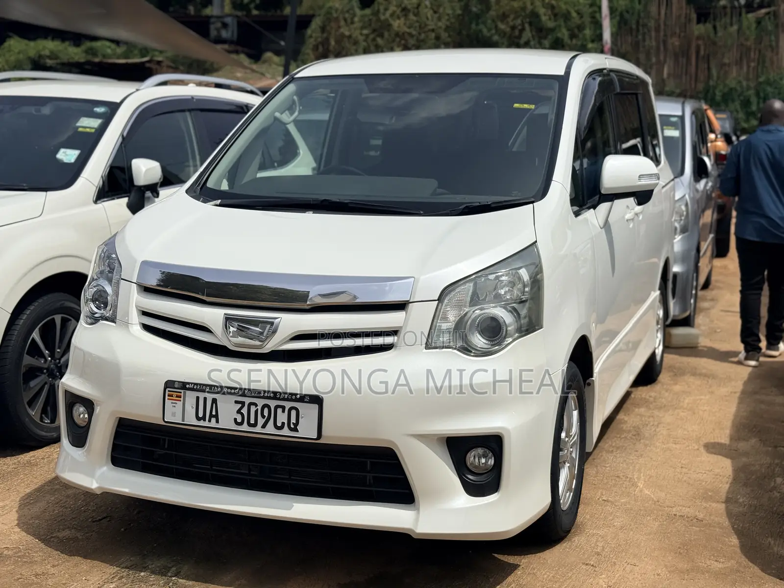 Toyota Noah 2013 White