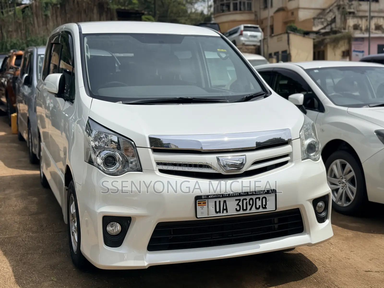 Toyota Noah 2013 White