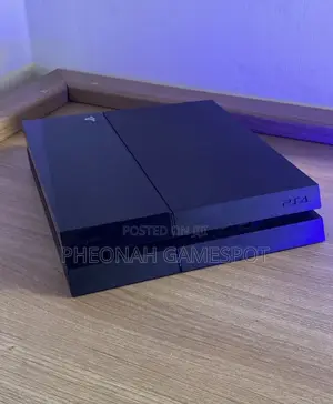 Ps4 Super Combo, Two Controllers, 14 Games Loaded, Strong Clarity.