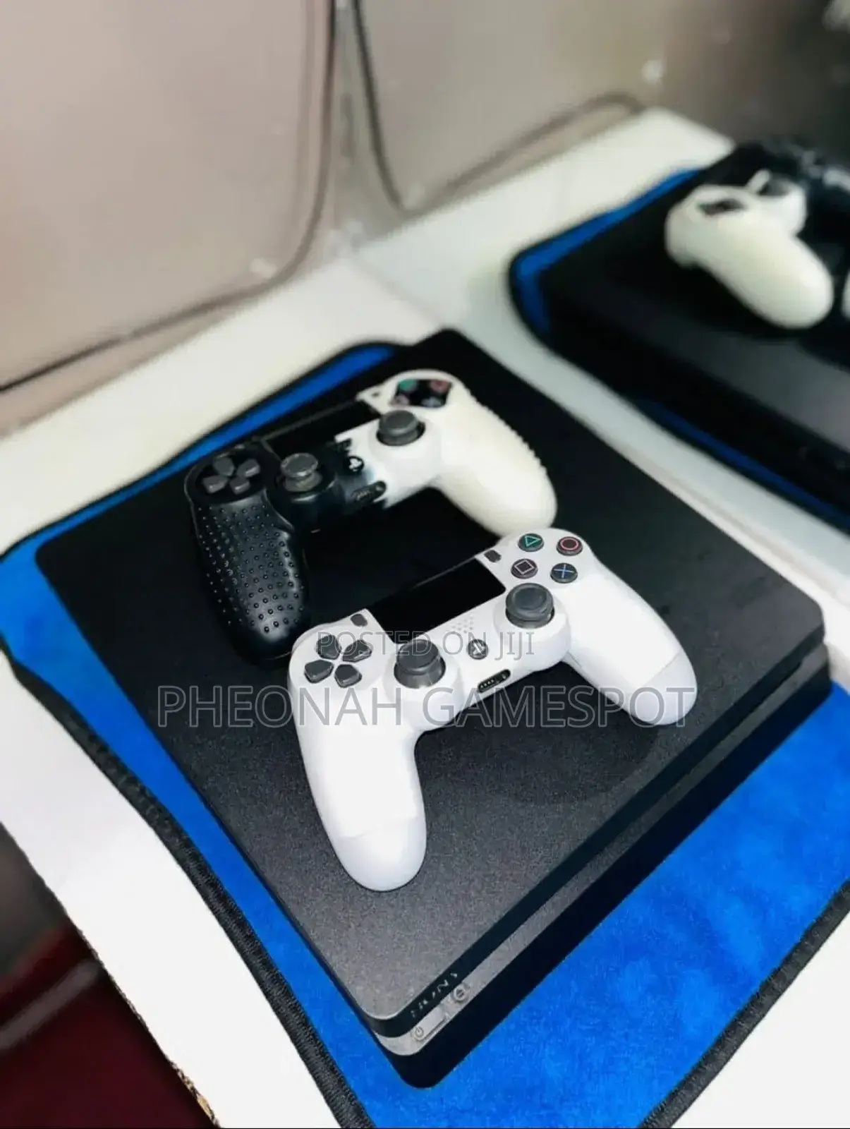 Like New Ps4 Slim. Full Kit, 11 Games, 2 Controllers. Guaranteed