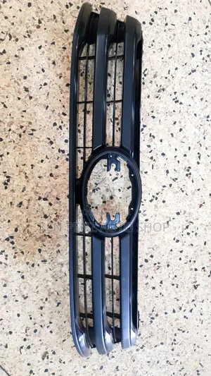 Hilux Revo Grill ( Black)