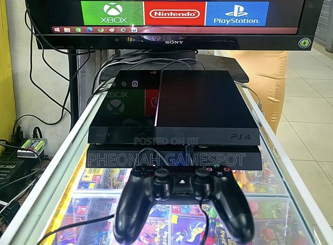 Ps4 Clarity Bundle, Two Controllers, 16 Games Installed, Fresh Motion.