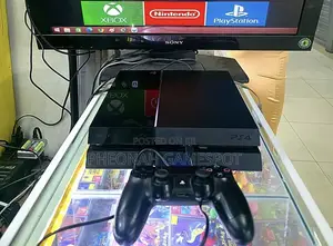 Ps4 Clarity Bundle, Two Controllers, 16 Games Installed, Fresh Motion.