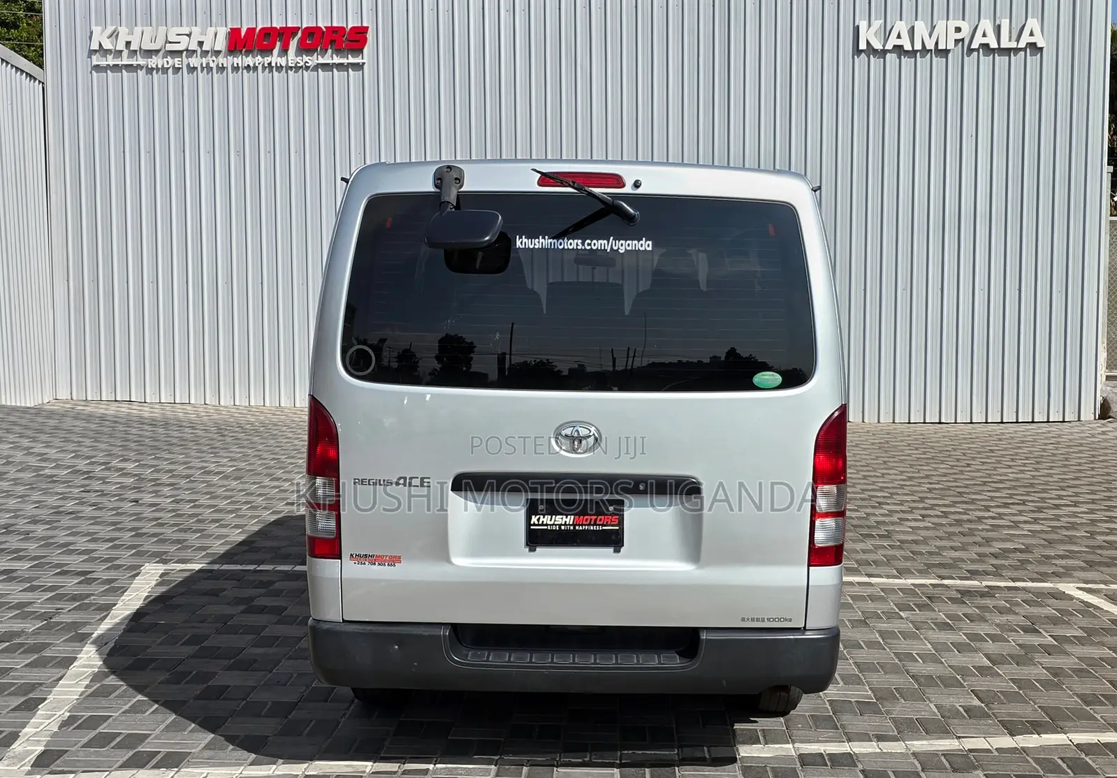 Toyota Regius 2012 Silver