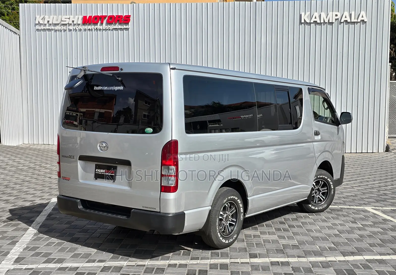 Toyota Regius 2012 Silver