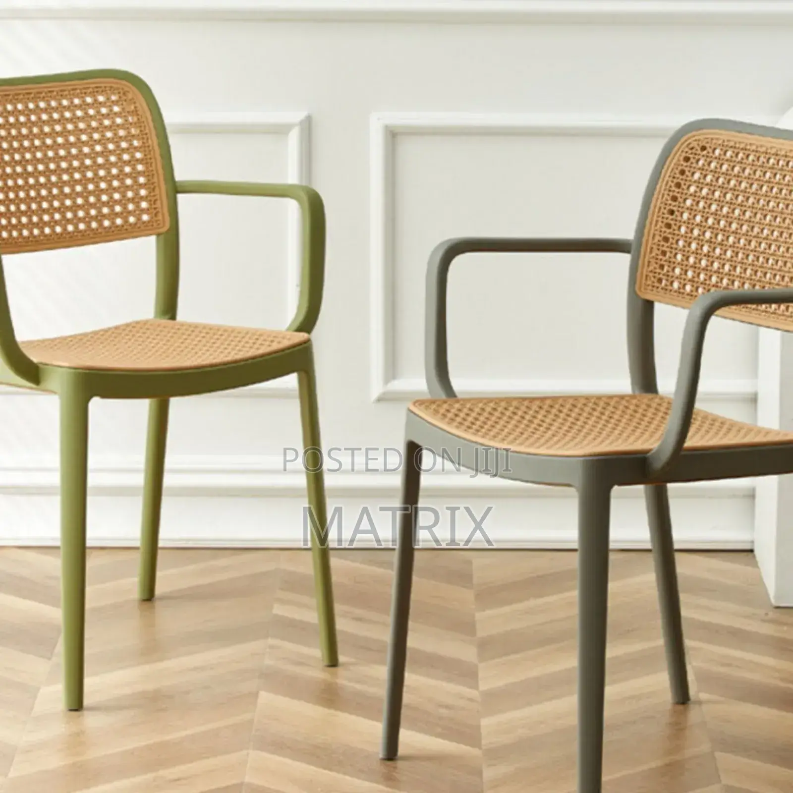 Outdoor/Indoor Plastic Chairs