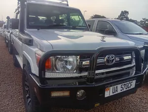 Toyota Land Cruiser 2017 White