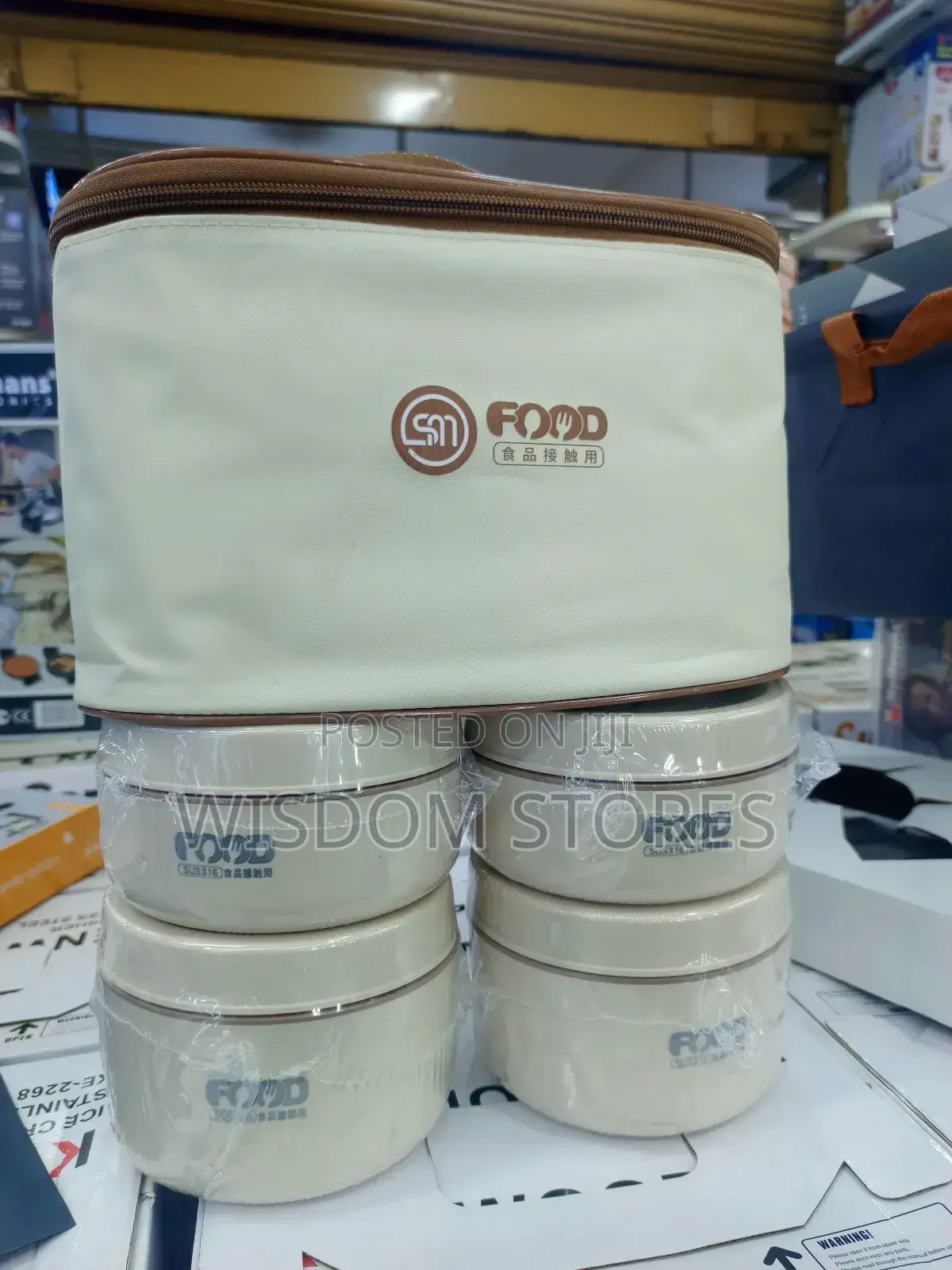 Insulated Food Containers With a Matching Thermal Carrying Bag.